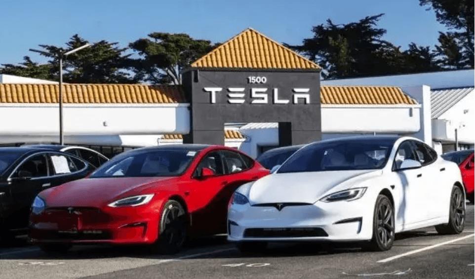 Неуспешна помощ при управление! Tesla ще изтегли повече от 40 000 автомобила в САЩ